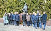 Учасники церемонії відкриття біля пам’ятника Євгенові Оскаровичу Патону