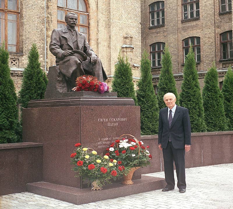 пам’ятник на вшанування Євгена Оскаровича Патона