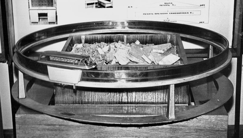 Фото 2. Модель транспортного екіпажу з лінійним асинхронним електродвигуном (ВДНГ СРСР, 1974 р.)