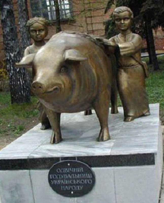 Пам'ятник свині
