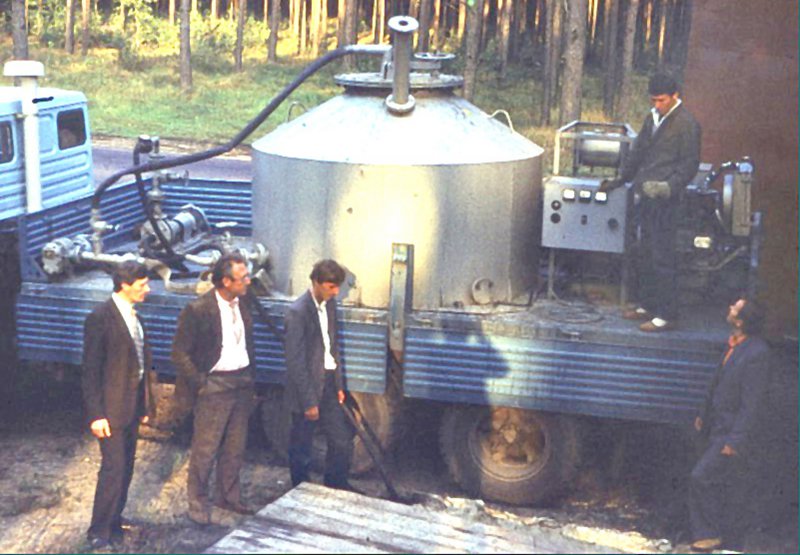 Група дезактивації води біля мобільної установки, 1986 р.