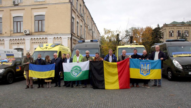 kpi images - Участники передачи реанимобилей для Сил обороны Украины