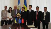 Учасники зустрічі із делегацією представників Народного уряду міста Цзянмен