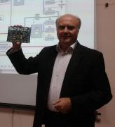 Володимир Джулай (випускник КПІ) демонструє свої розробки
