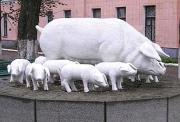 Пам'ятник свиням в Полтаві
